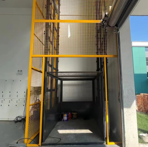 黄石导轨式升降机助力物流园破解运输难题